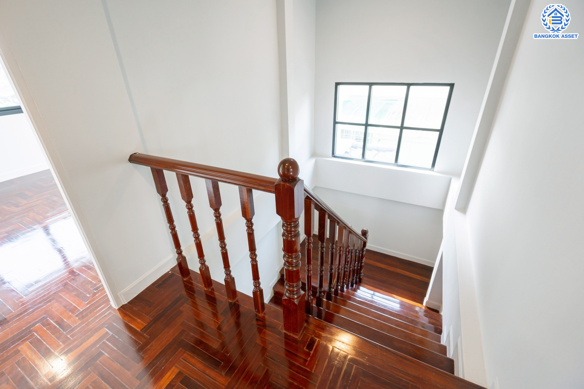 บ้านมือสองตกแต่งใหม่ หลังใหญ่พร้อมเข้าอยู่ ม.เมืองดี พุทธมณฑลสาย 2 เนื้อที่ 63.5 ตร.ว. ฟังก์ชันจัดเต็ม 3 ห้องนอน 2 ห้องน้ำ จอดรถได้ถึง 2 คัน บนทำเลใกล้ทางคู่ขนานลอยฟ้าบรมราชชนนี และเซ็นทรัลปิ่นเกล้า